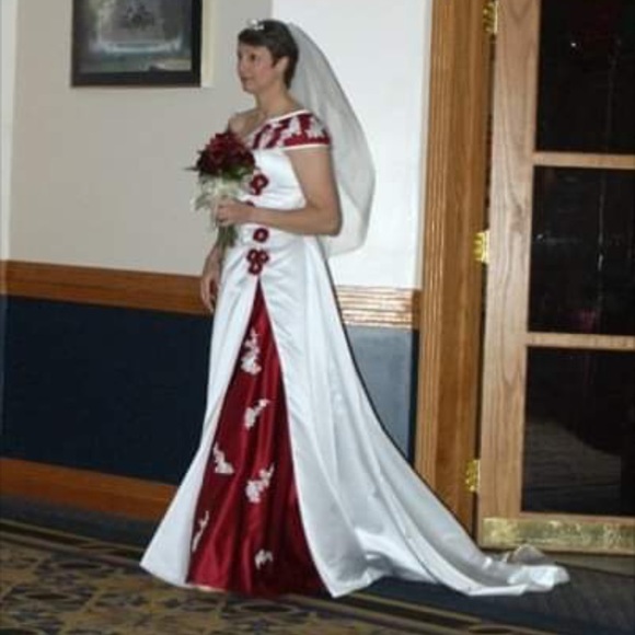 Size 9-10 Wedding Dress - Picture 1 of 1